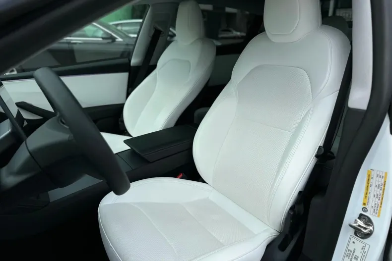 Tesla Model 3 din 2024 cu 66.734 km - oferta TES211784 - foto 5