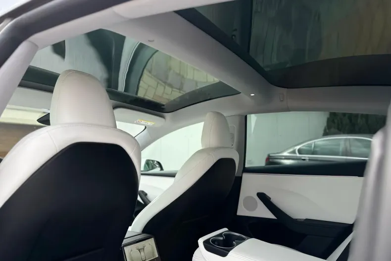 Tesla Model 3 din 2024 cu 66.734 km - oferta TES211784 - foto 12