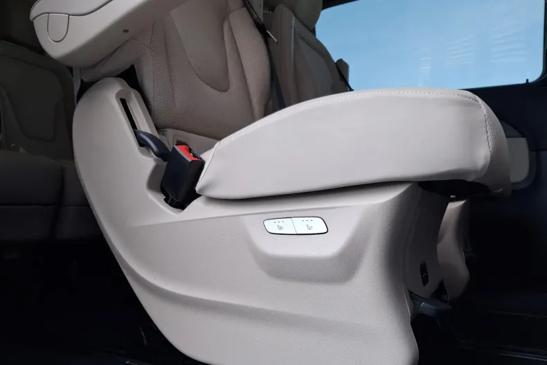 Mercedes-Benz V din 2025 cu 5.000 km - oferta MER211796 - foto 26