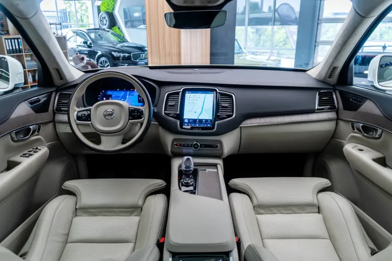 Volvo XC90 din 2023 cu 32.481 km - oferta VOL211815 - foto 7