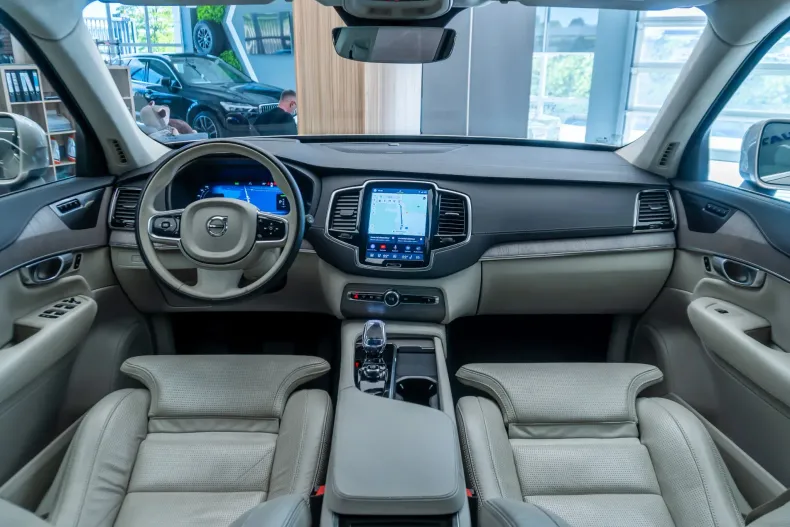 Volvo XC90 din 2023 cu 63.305 km - oferta VOL211817 - foto 7