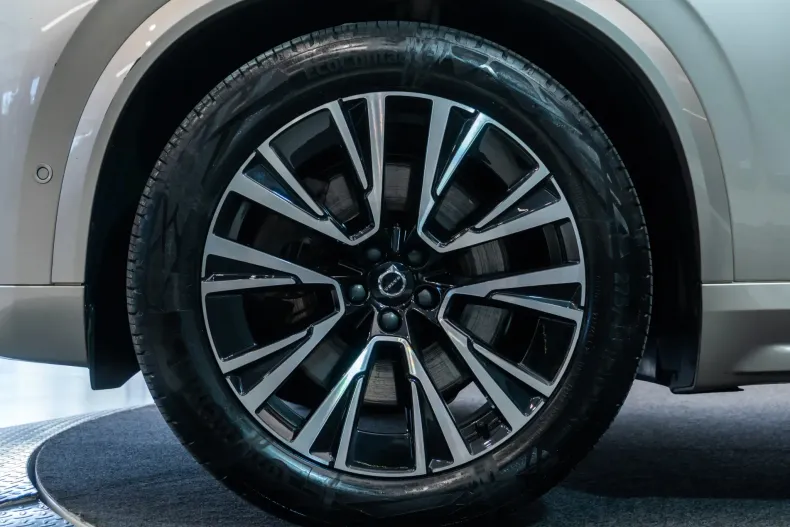 Volvo XC90 din 2023 cu 63.305 km - oferta VOL211817 - foto 13