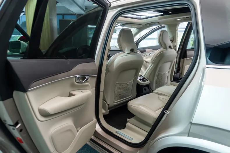 Volvo XC90 din 2023 cu 63.305 km - oferta VOL211817 - foto 19