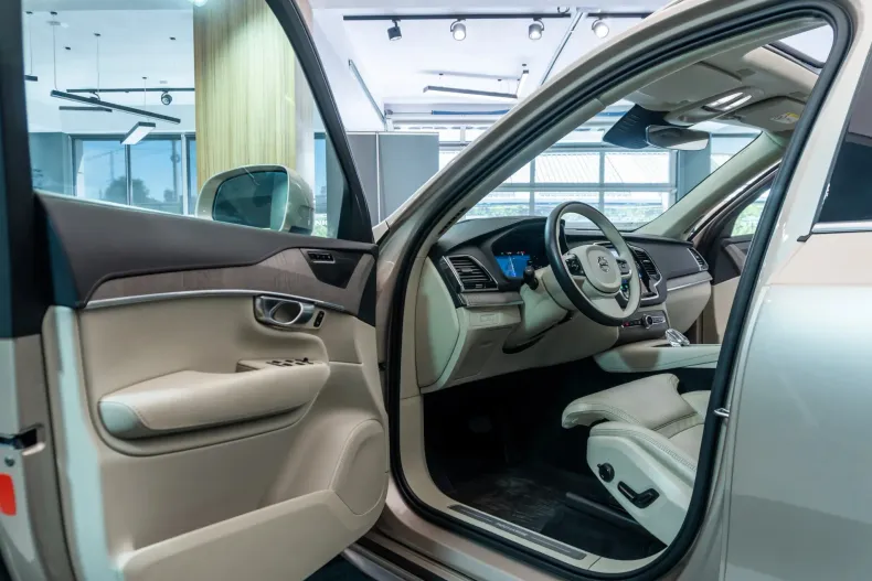 Volvo XC90 din 2023 cu 63.305 km - oferta VOL211817 - foto 23