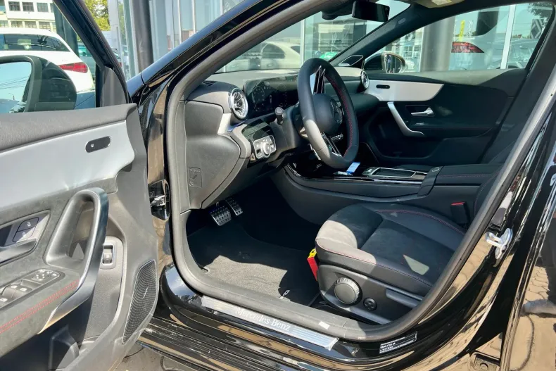 Mercedes-Benz A 250 (Clasa A) din 2024 cu 35.000 km - oferta MER211888 - foto 10