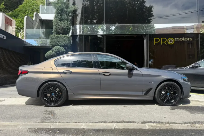 BMW 545e (Seria 5) din 2022 cu 69.162 km - oferta BMW211928 - foto 2