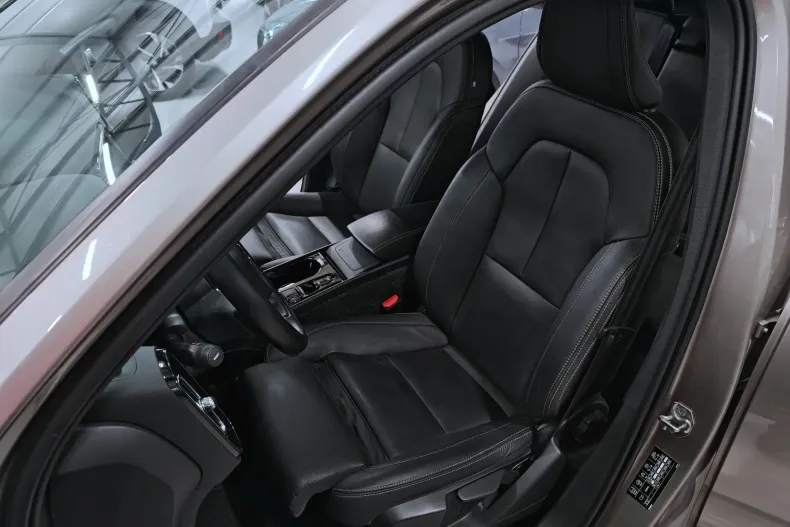 Volvo XC40 din 2021 cu 123.276 km - oferta VOL212041 - foto 8