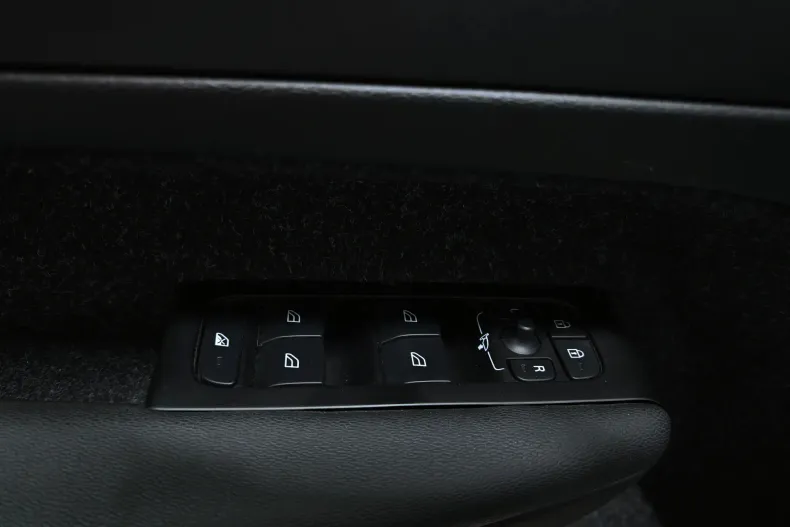 Volvo XC40 din 2021 cu 123.276 km - oferta VOL212041 - foto 27