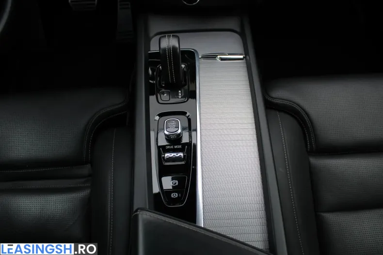 Volvo XC60 din 2020 cu 68.615 km - oferta VOL212088 - foto 21