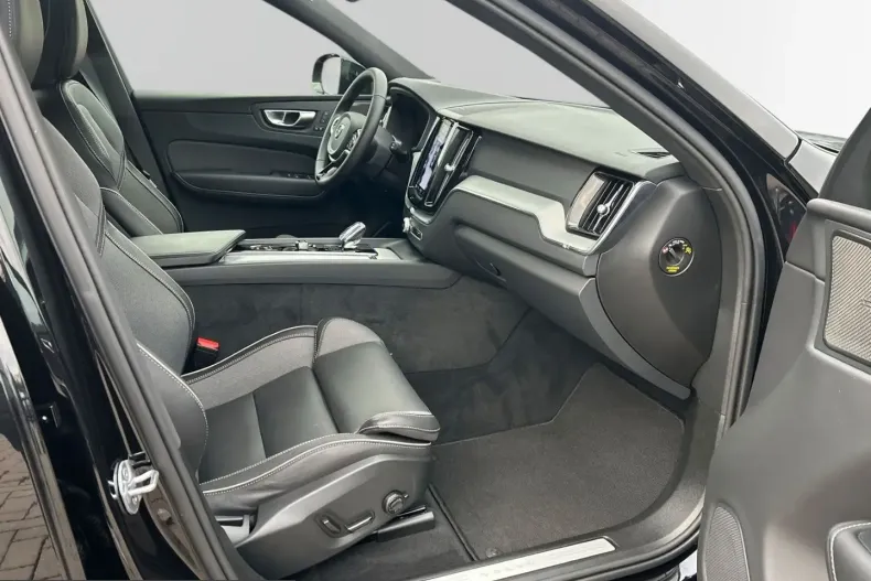 Volvo XC60 din 2025 cu 26.200 km - oferta VOL212104 - foto 3