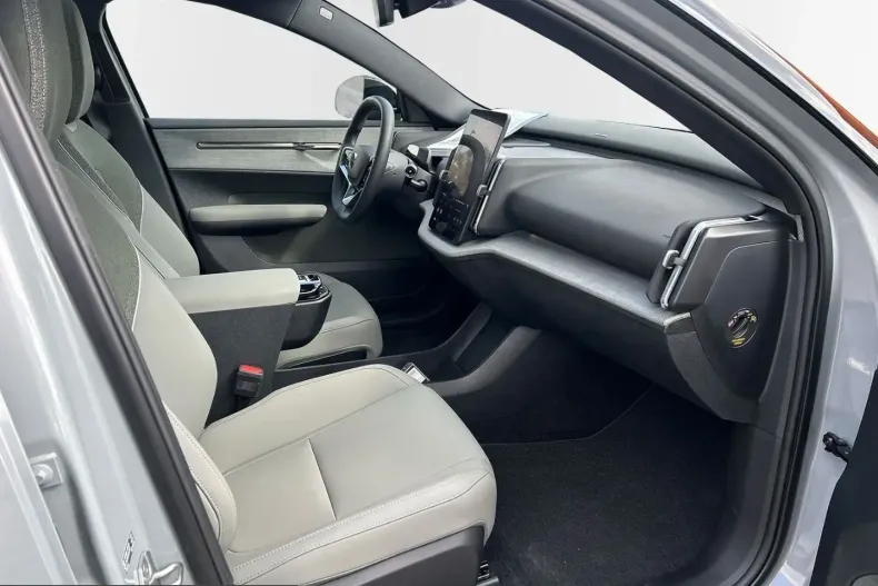 Volvo EX30 din 2025 cu 10.400 km - oferta VOL212105 - foto 3
