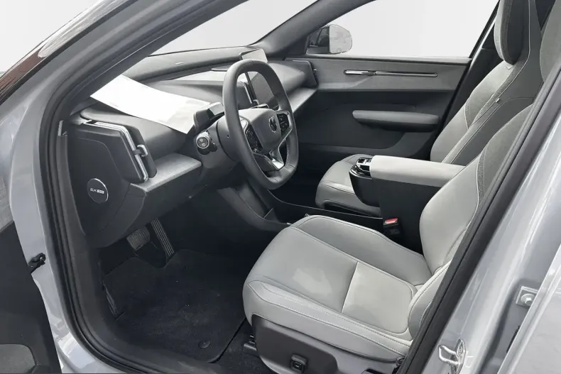 Volvo EX30 din 2025 cu 10.400 km - oferta VOL212105 - foto 10