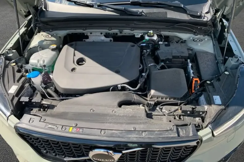 Volvo XC40 din 2025 cu 15.076 km - oferta VOL212106 - foto 8