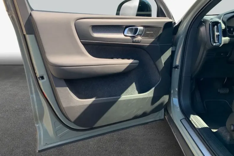 Volvo XC40 din 2025 cu 15.076 km - oferta VOL212106 - foto 20