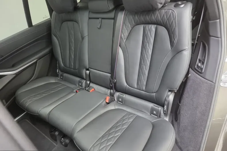 BMW X7 (Seria X) din 2025 cu 6.923 km - oferta BMW212114 - foto 18