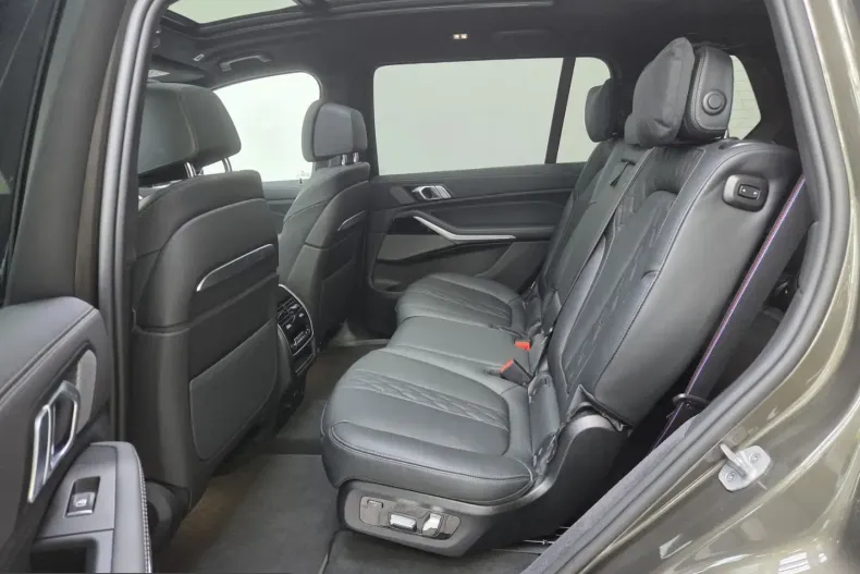 BMW X7 (Seria X) din 2025 cu 6.923 km - oferta BMW212114 - foto 19