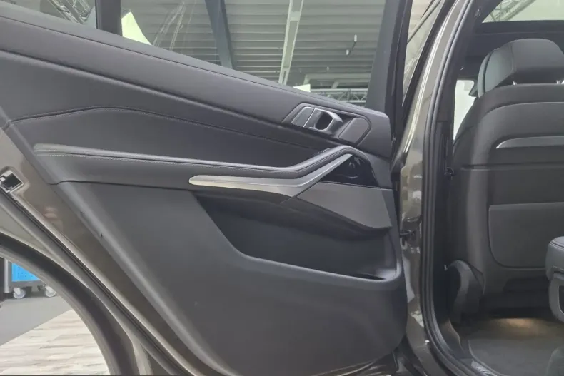 BMW X7 (Seria X) din 2025 cu 6.923 km - oferta BMW212114 - foto 20