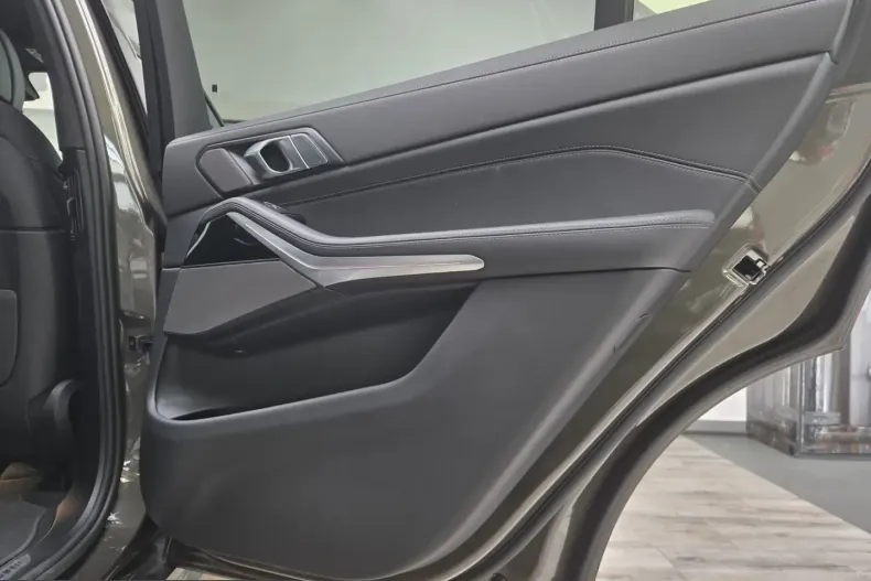 BMW X7 (Seria X) din 2025 cu 6.923 km - oferta BMW212114 - foto 34