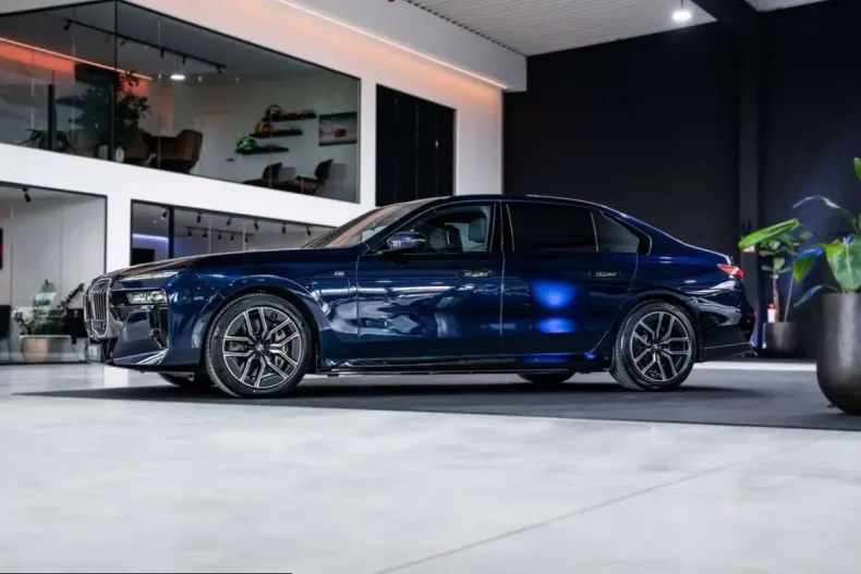 BMW 750 (Seria 7) din 2022 cu 72.372 km - oferta BMW212116 - foto 2