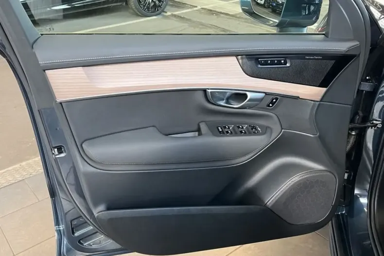 Volvo XC90 din 2025 cu 20.716 km - oferta VOL212131 - foto 17