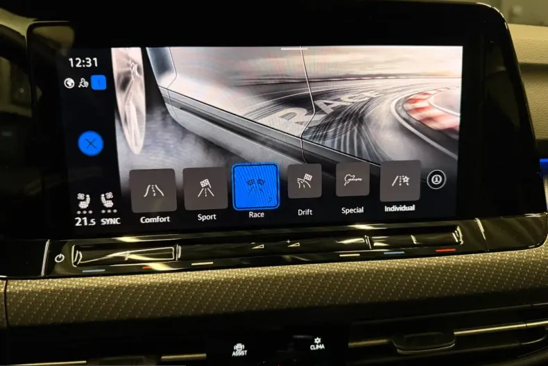 Volkswagen Golf din 2023 cu 27.850 km - oferta VOL212140 - foto 23