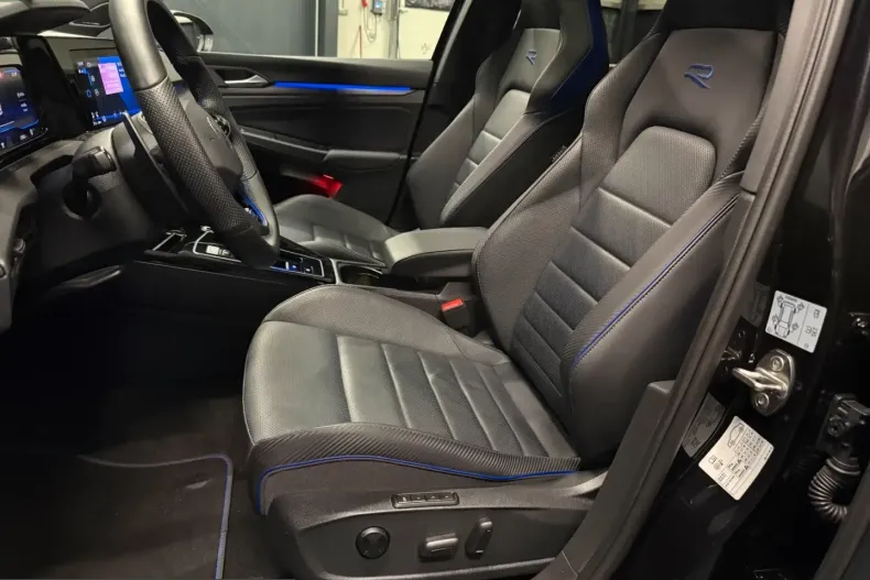Volkswagen Golf din 2023 cu 27.850 km - oferta VOL212140 - foto 31