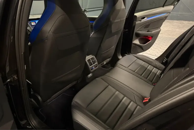 Volkswagen Golf din 2023 cu 27.850 km - oferta VOL212140 - foto 34