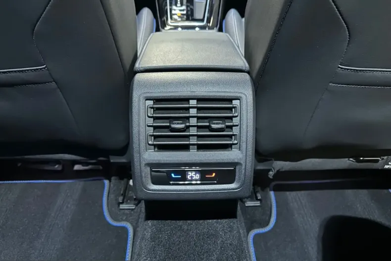 Volkswagen Golf din 2023 cu 22.000 km - oferta VOL212145 - foto 32