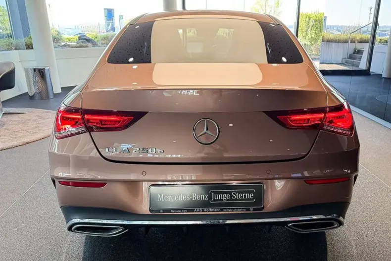 Mercedes-Benz CLA 250 (Clasa CLA) din 2022 cu 26.600 km - oferta MER212147 - foto 4