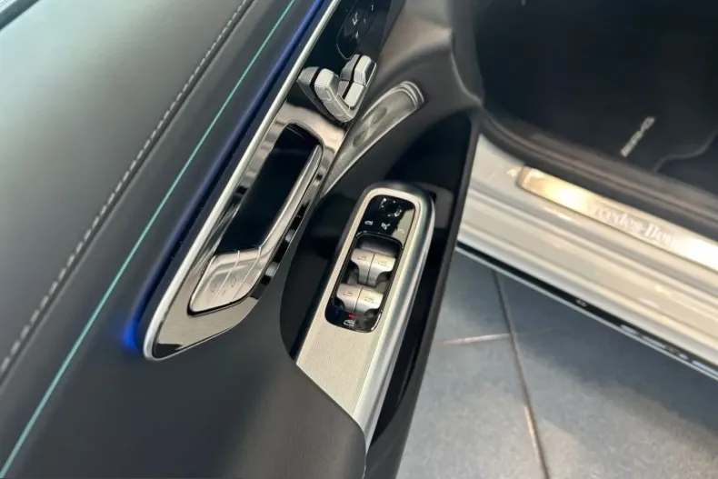Mercedes-Benz E 300 (Clasa E) din 2025 cu 22.031 km - oferta MER212183 - foto 13
