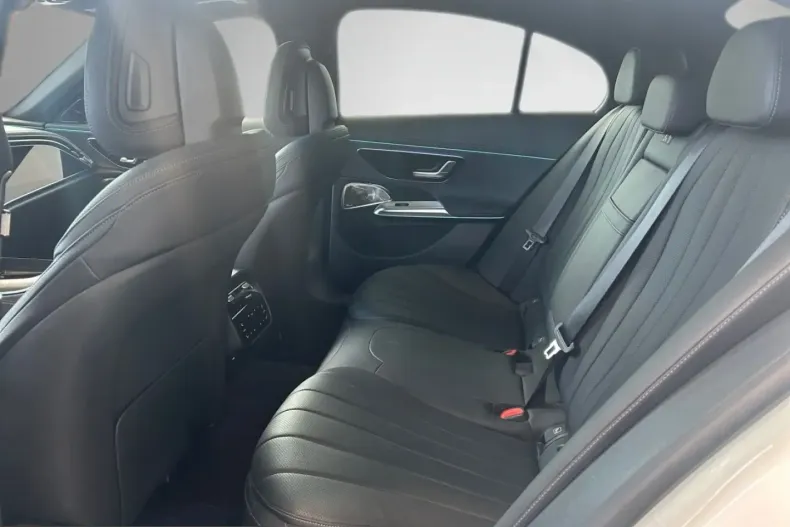 Mercedes-Benz E 300 (Clasa E) din 2025 cu 22.031 km - oferta MER212183 - foto 16