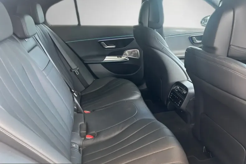 Mercedes-Benz E 300 (Clasa E) din 2025 cu 22.031 km - oferta MER212183 - foto 22