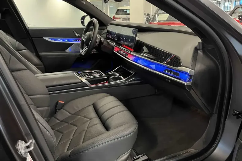 BMW 750 (Seria 7) din 2024 cu 69.400 km - oferta BMW212184 - foto 19