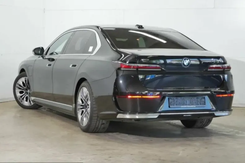 BMW 750 (Seria 7) din 2025 cu 95.100 km - oferta BMW212185 - foto 3