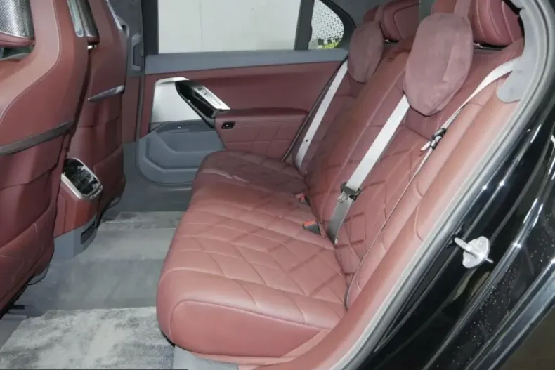BMW 750 (Seria 7) din 2025 cu 95.100 km - oferta BMW212185 - foto 8