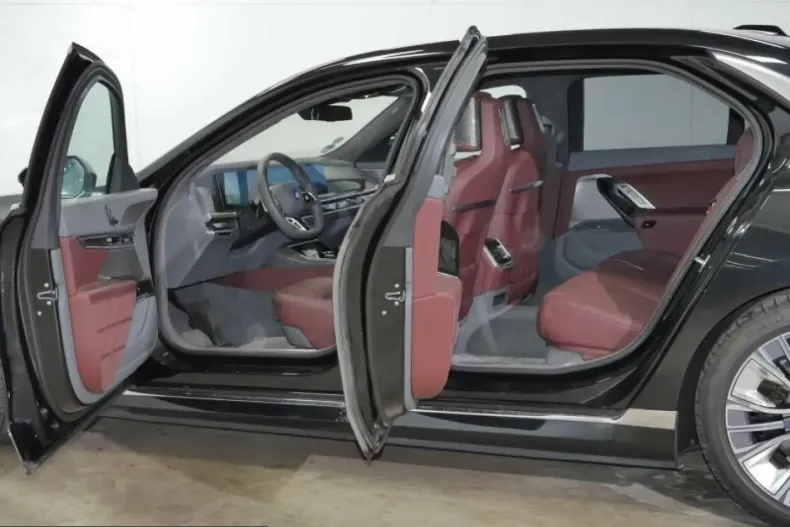 BMW 750 (Seria 7) din 2025 cu 95.100 km - oferta BMW212185 - foto 10