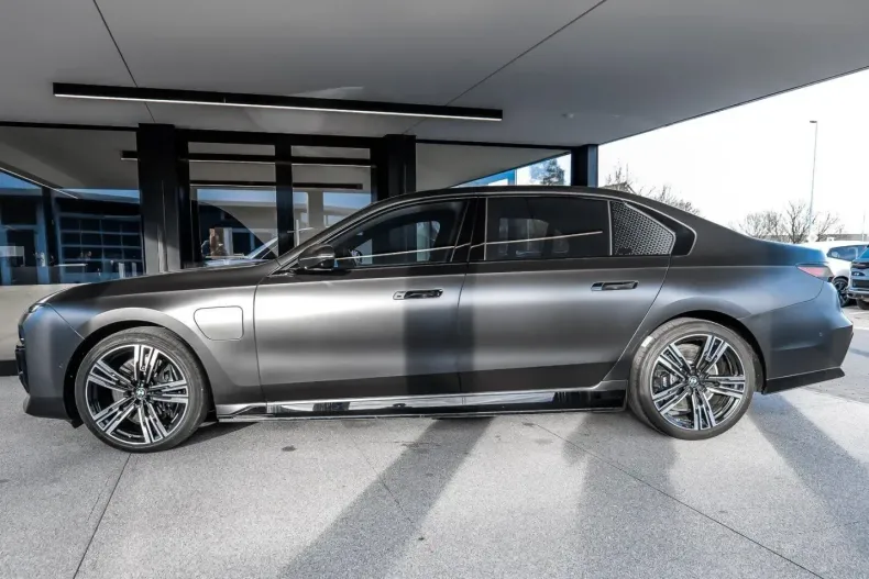 BMW 750 (Seria 7) din 2024 cu 44.878 km - oferta BMW212186 - foto 4