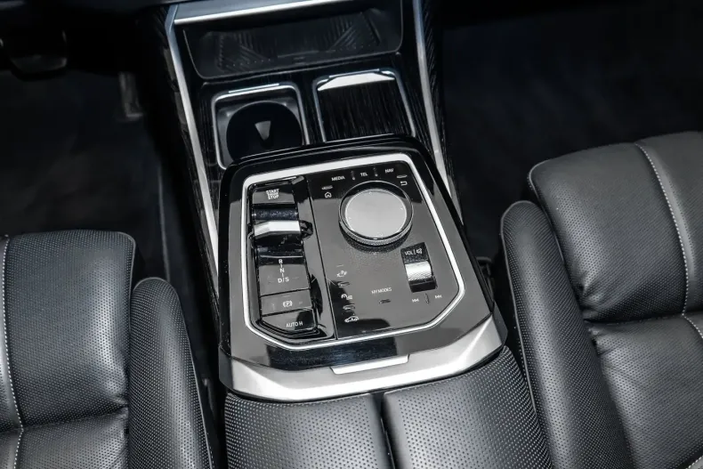 BMW 750 (Seria 7) din 2024 cu 44.878 km - oferta BMW212186 - foto 18