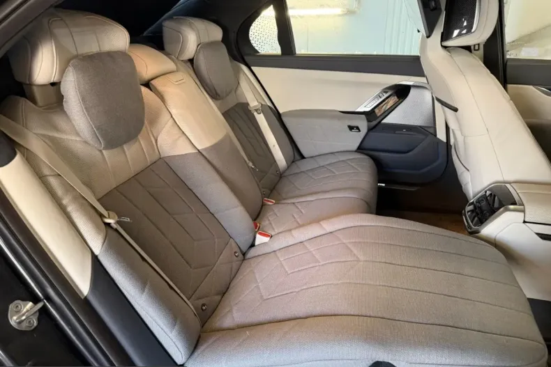 BMW 750 (Seria 7) din 2024 cu 50.063 km - oferta BMW212190 - foto 34