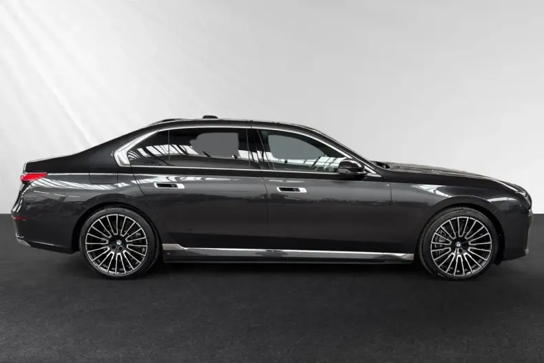BMW 750 (Seria 7) din 2025 cu 42.150 km - oferta BMW212194 - foto 2