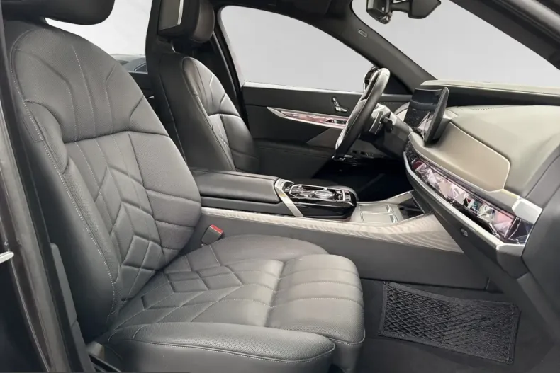 BMW 750 (Seria 7) din 2025 cu 42.150 km - oferta BMW212194 - foto 9
