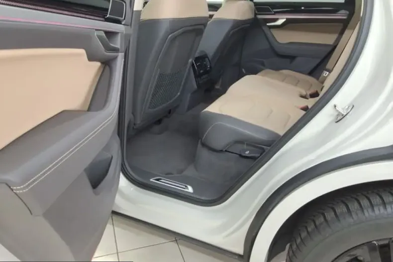 Volkswagen Touareg din 2025 cu 11.234 km - oferta VOL212197 - foto 4
