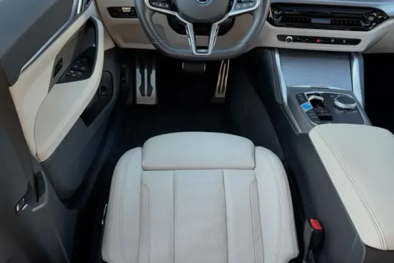BMW i4 (Seria 4) din 2024 cu 15.038 km - oferta BMW212227 - foto 17