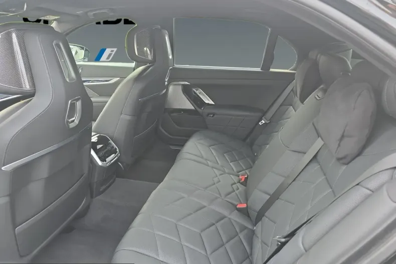 BMW M760 (Seria 7) din 2025 cu 51.144 km - oferta BMW212231 - foto 12