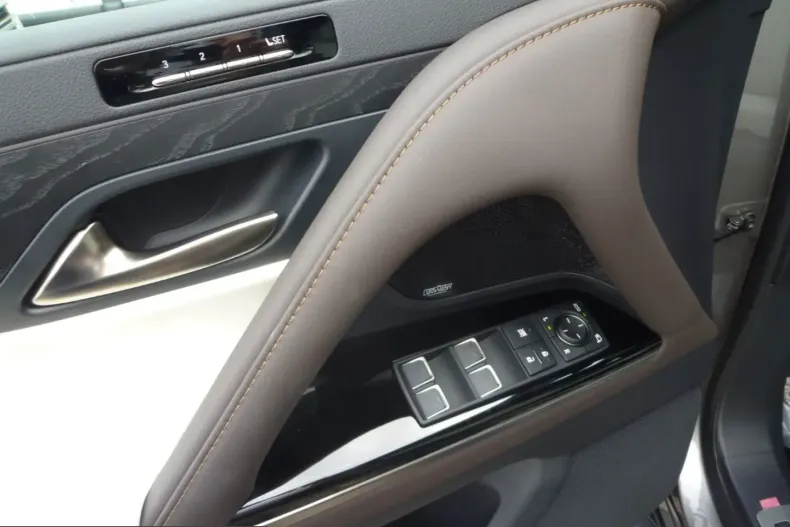 Lexus LX 500 din 2023 cu 30.110 km - oferta LEX212236 - foto 13