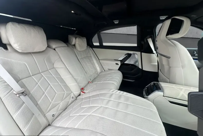 BMW i7 (Seria 7) din 2023 cu 43.707 km - oferta BMW212244 - foto 15