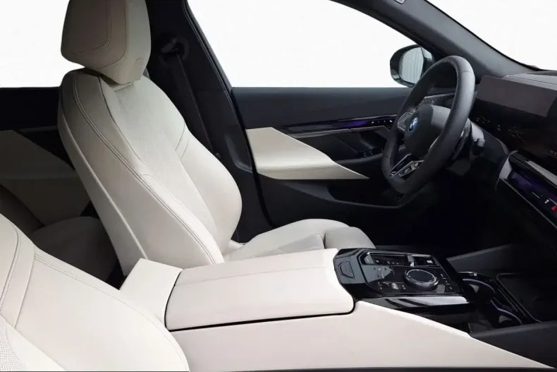 BMW 550 (Seria 5) din 2025 cu 11.036 km - oferta BMW212259 - foto 9