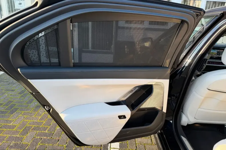 BMW 740 (Seria 7) din 2024 cu 15.856 km - oferta BMW212263 - foto 19