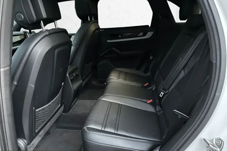 Porsche Cayenne din 2024 cu 28.700 km - oferta POR212272 - foto 8