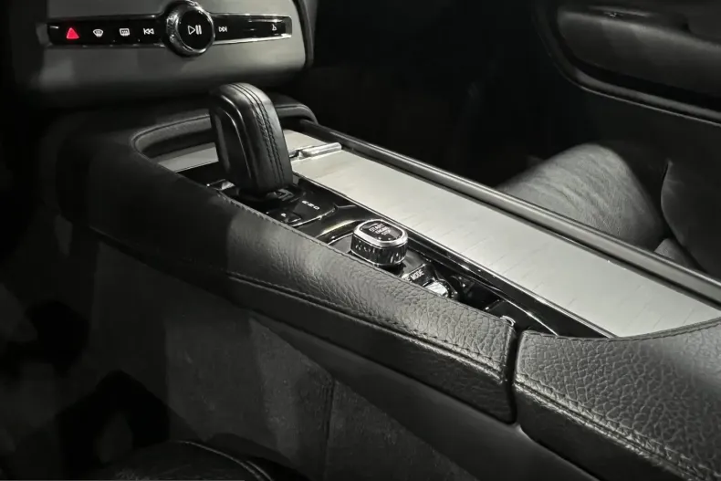 Volvo XC90 din 2021 cu 89.600 km - oferta VOL212290 - foto 26